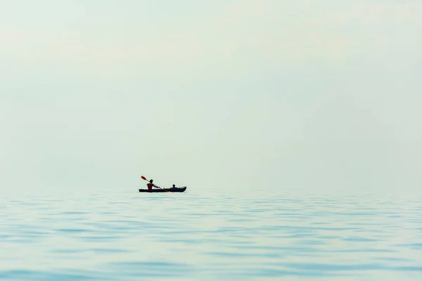 Dad Children Ride Boat Paddle Sea Hot Sunny Day Lake — Stock Photo, Image