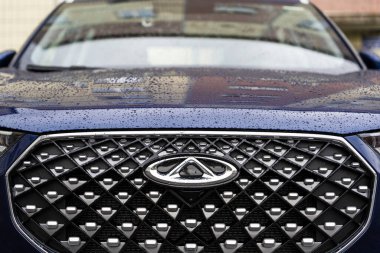 Bir arabanın ön ızgarası, Chery Tiggo 8, Russya, Sosnovyi Bor, 08.09.2021