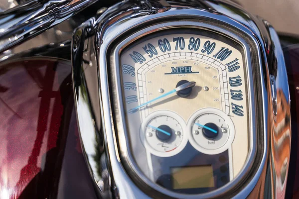 ロードバイク 速度計 燃料レベル クローズアップのダッシュボード — ストック写真