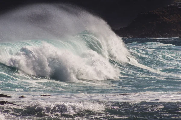 Spray, drops big waves ocean