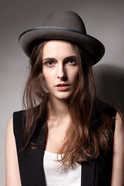Портрет дівчини в капелюсі — стокове фото