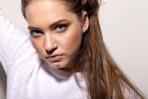 Retrato de una chica con ojos azules — Foto de Stock