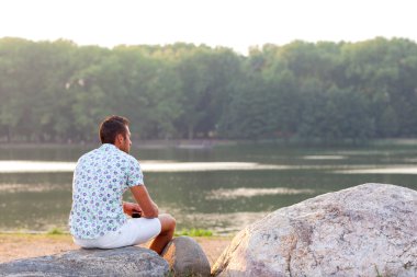 Şehir Parkı içinde bir adam portresi
