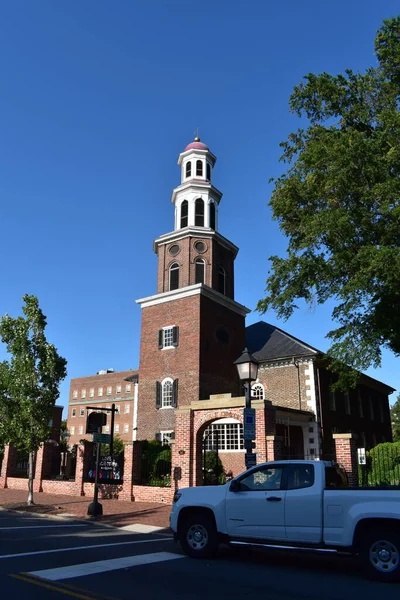 Alexandria, VA, ABD - 30 Haziran 2021: İskenderiye Kilisesi, Columbus Caddesi 'nden izlendi