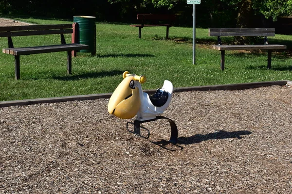 Pelican Compagno Sella Spring Rider Parco Giochi Suburbano — Foto Stock