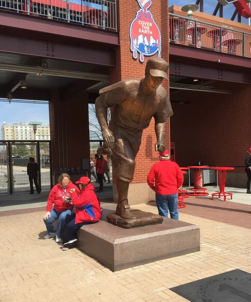 Philadelphia Usa April 2016 Statue Philadelphia Phillies Center Fielder Richie — Stock Photo, Image