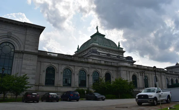 Philadelphia, PA, ABD - 15 Temmuz 2021: Fairmount Park, Philadelphia 'daki Lütfen Dokunuş Müzesi' nin (Memorial Hall) dışı