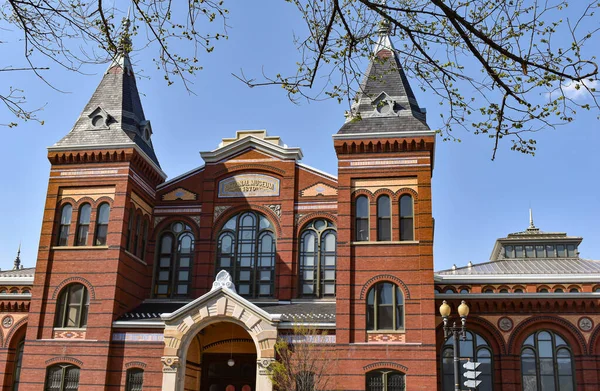 Washington Usa Dubna 2021 Pohled Hrad Smithsonian Ulice Národním Obchoďáku — Stock fotografie