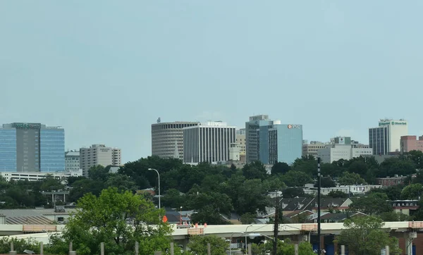 Wilmington, DE, ABD - 15 Ağustos 2021: Wilmington Skyline as seen from I-95