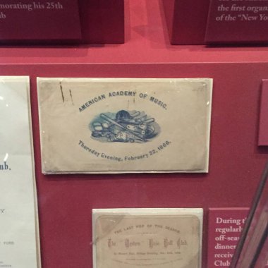 Cooperstown, NY, ABD - 16 Mart 2015: Ulusal Beyzbol Şöhretler Listesi 'nde 1866' dan beri düzenlenen Atletizm Base Ball Club 'dan Davet ve Biletler