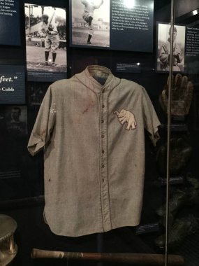 Cooperstown, New York, ABD - 16 Mart 2015: Philadelphia Atletizm Üniforması Ty Cobb tarafından giyildi.