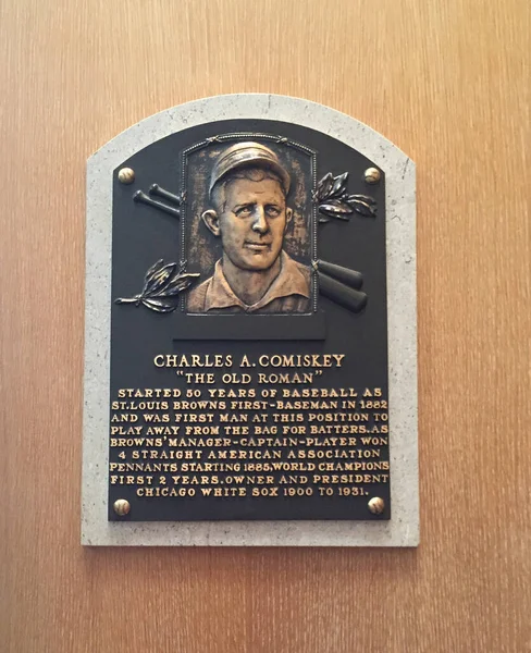 Cooperstown, New York, ABD - 16 Mart 2015: Ulusal Beyzbol Onur Listesinde Charles Comisky 'nin Plaketi