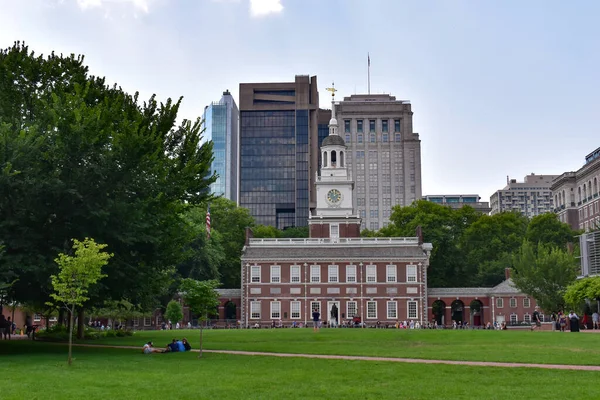 Philadelphia, Pennsylvania, ABD - 16 Temmuz 2021: Bağımsızlık Salonu Kuzey 'den Bakıldı