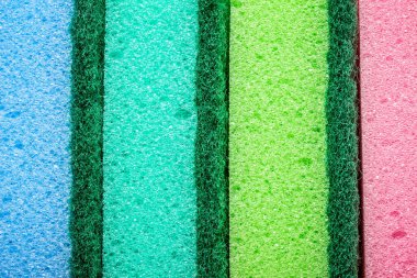 Yıkama aletleri için çok renkli süngerlerin dokusu tasarım için parlak arkaplanı kapatır