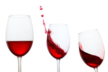 Beyaz arka planda şarap kadehlerinde heyecan verici patlamalar. Üzümlerden içilen alkollü içecek kavramı.