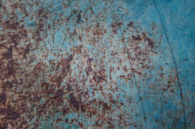 tasarım için grunge arkaplanının yaşlanan yüzeyini kaplayan gizemli metal dokusu ve koyu pas