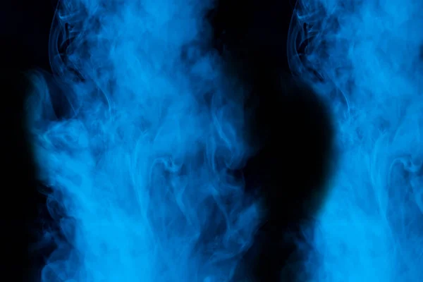 Μπλε Ατμός Τσιγάρων Κάθετα Σχέδια Φάντασμα Και Μυστηριώδες Ένα Σκοτεινό — Φωτογραφία Αρχείου
