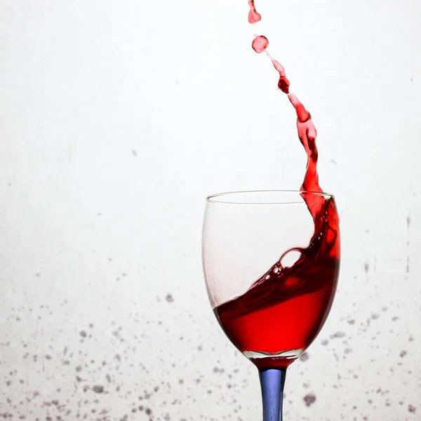 Espectacular Salpicadura Bebida Para Vino Tinto Amoroso Una Copa Sobre —  Fotos de Stock