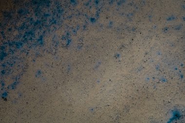 Renkli ve gizemli metal dokusu tasarım için boya arkaplanıyla kaplı.