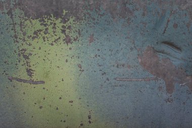 Metal bir yüzeyin grunge dokusu dizayn için çok renkli renklerle kaplanmış desenlerle