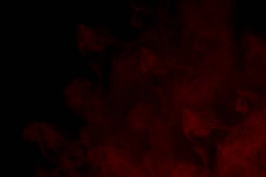 Kırmızı büyüleyici desenler, tasarım konsepti sigara içmek için koyu arkaplan soyutlamasında sisli sigara buharı.