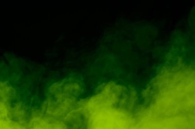 Parlak yeşil buhar arka planda sigara ve cadılar bayramı heyecan verici atmosferinde