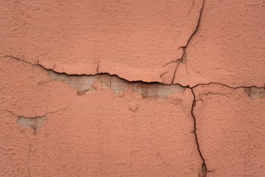 çatlamış ve soyulmuş boyalarla kaplı beton duvar tasarım için yakın plan