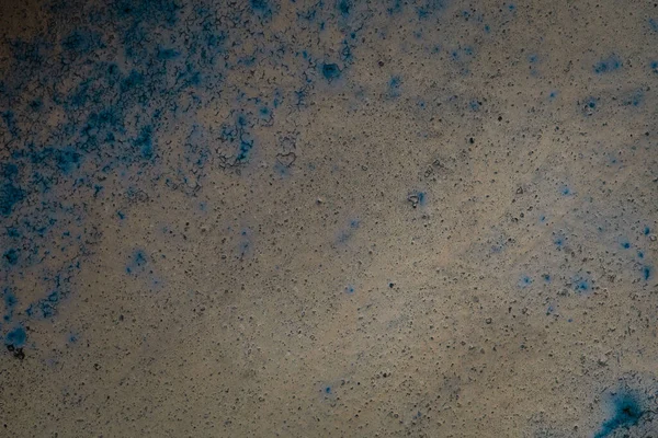 Renkli ve gizemli metal dokusu tasarım için boya arkaplanıyla kaplı.