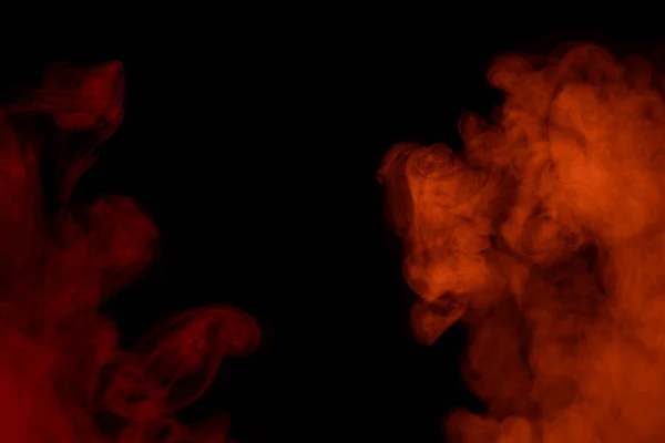 Orange Und Rote Wolken Von Zigarettendampf Auf Dunklem Hintergrund Konzept — Stockfoto