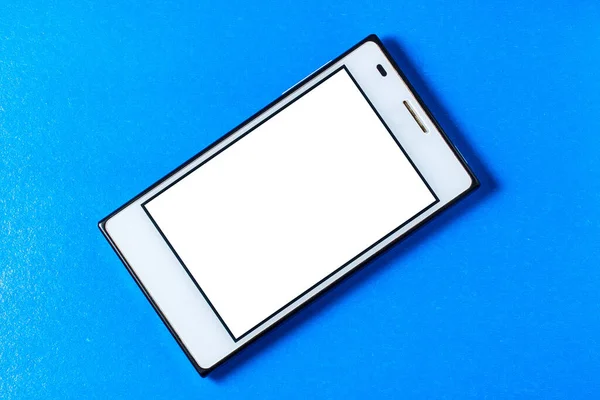 Teléfono Brillante Con Una Pantalla Blanca Oblicuamente Sobre Fondo Azul —  Fotos de Stock