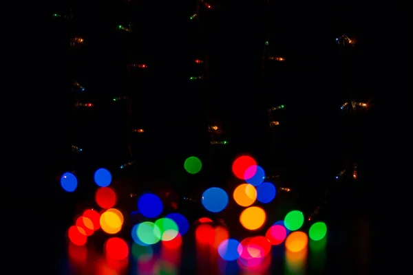 Luzes Natal Borradas Brilhantes Coloridas Contra Fundo Conceito Grinaldas Umas — Fotografia de Stock