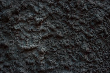 Sert bir yüzeyi olan macunun koyu gri dokusu yapı malzemeleri ve mimari konsepti.