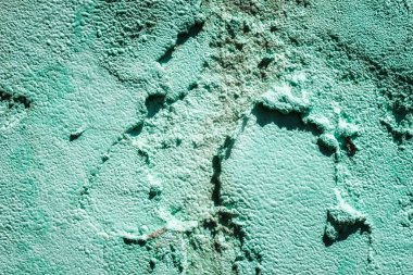 Tasarım için tuğla üzerine parlak yeşil alçı