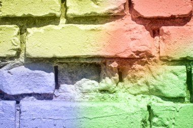 Tasarım için tuğla duvar dokusundaki parlak renkler çok güzel.