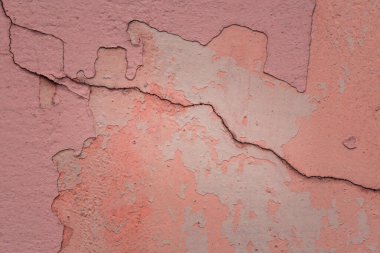 Kırık dalgalı pembe bir binanın duvarının dokusu tasarım için pürüzsüz yakın plan arkaplanı değil