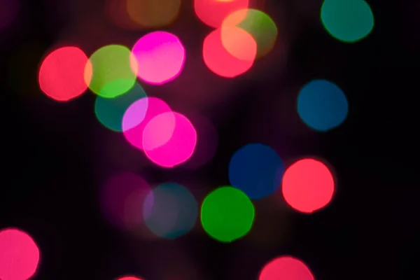 Niewyraźne Światła Girlandy Zbliżenie Ciemnym Tle Koncepcji Ferie Zimowe — Zdjęcie stockowe