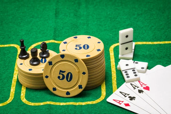 Objecten Voor Populaire Bordspellen Het Groene Pokerdoek — Stockfoto