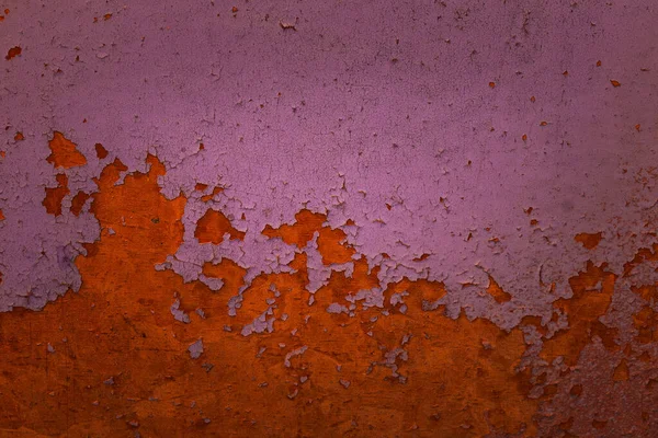 薄い紫色の塗料で覆われた素晴らしいオレンジ色の金属のテクスチャデザインのためのグランジテクスチャ — ストック写真