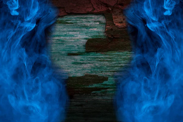 Niebieska Gęsta Mgła Pokryła Krawędzie Starej Sosnowej Tekstury Tapety Zbliżeniowej — Zdjęcie stockowe