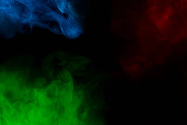 Rood Blauw Groen Sigarettendamp Een Donkere Achtergrond Artistieke Patronen Gekleurd — Stockfoto