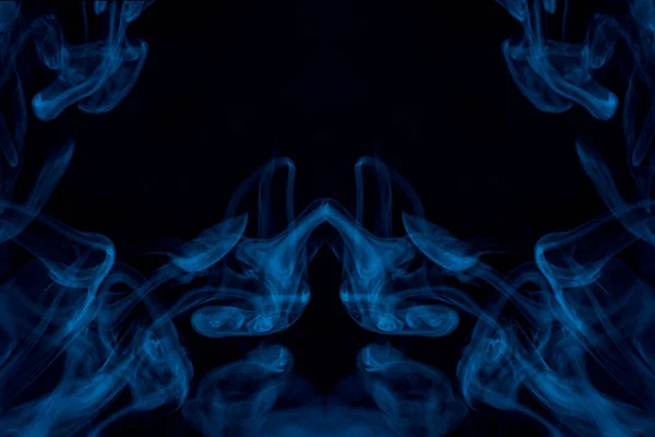 Μυστικιστικό Μοτίβο Του Μπλε Ατμού Του Τσιγάρου Σκούρο Φόντο Όμορφη — Φωτογραφία Αρχείου