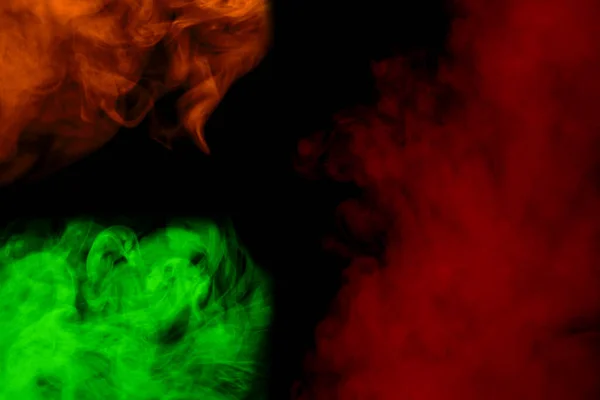 Lélegzetelállító Absztrakció Három Sokszínű Cigarettapárlat Dohányzás Sötét Hátterében — Stock Fotó