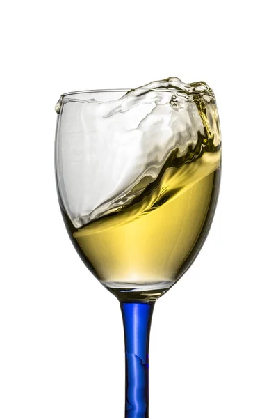 Poderoso Respingo Vinho Branco Copo Transparente Com Uma Perna Azul — Fotografia de Stock