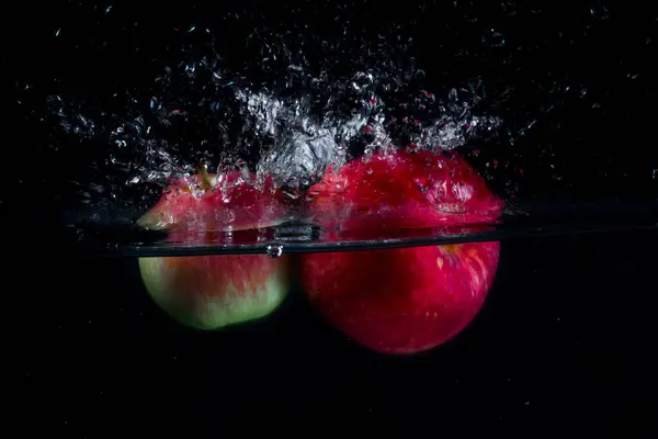 Two Ripe Apples Half Fallen Water Formed Beautiful Splash Spreading — Stock Photo, Image