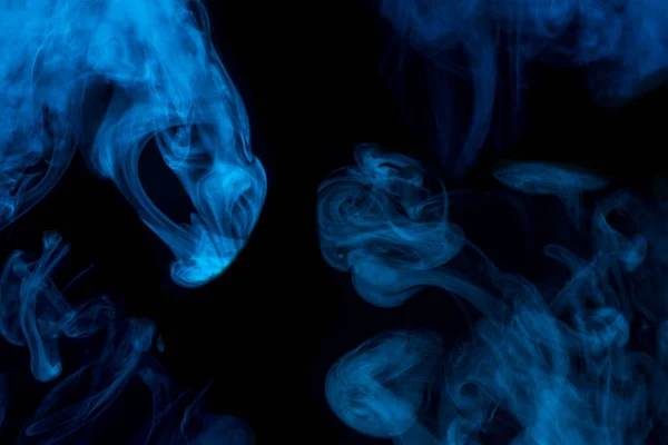 Charmante Muster Aus Blauem Mystischen Zigarettendampf Nahaufnahme Auf Dunklem Hintergrund — Stockfoto