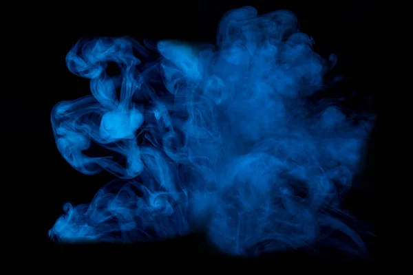 烟蒸气浓密而部分透明的蓝色童话云彩图案设计理念吸烟 — 图库照片