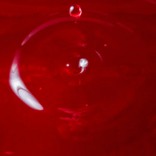 Bulle Lumineuse Vin Rouge Sur Surface Avec Une Éclaboussure Une — Photo