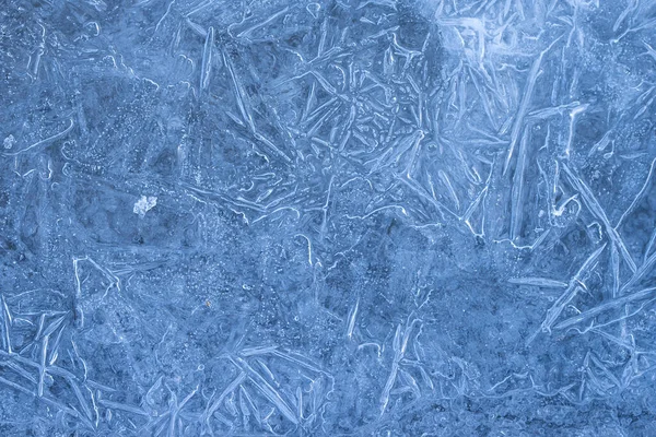 令人愉快的蓝冰质感 冰天雪地 像童话般美丽而寒冷的季节 — 图库照片