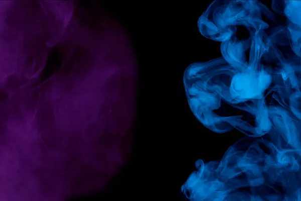 Фіолетова Синя Пара Сигарет Крупним Планом Темному Тлі Загадкова Атмосфера — стокове фото