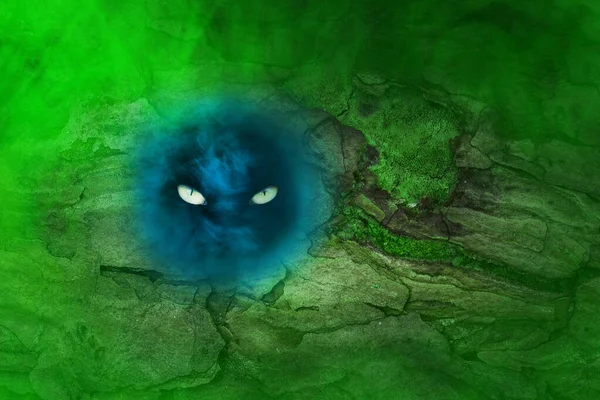 Στρογγυλό Μπλε Φάντασμα Λαμπερά Μάτια Γύρω Από Μια Πράσινη Ομίχλη — Φωτογραφία Αρχείου